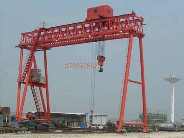 下方人員的**依賴于龍門吊操作人員的謹慎操作，你知道應該如何保證嗎？