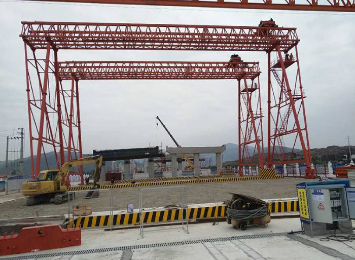 如果龍門吊在操作過程中突然失靈了，該怎么辦？